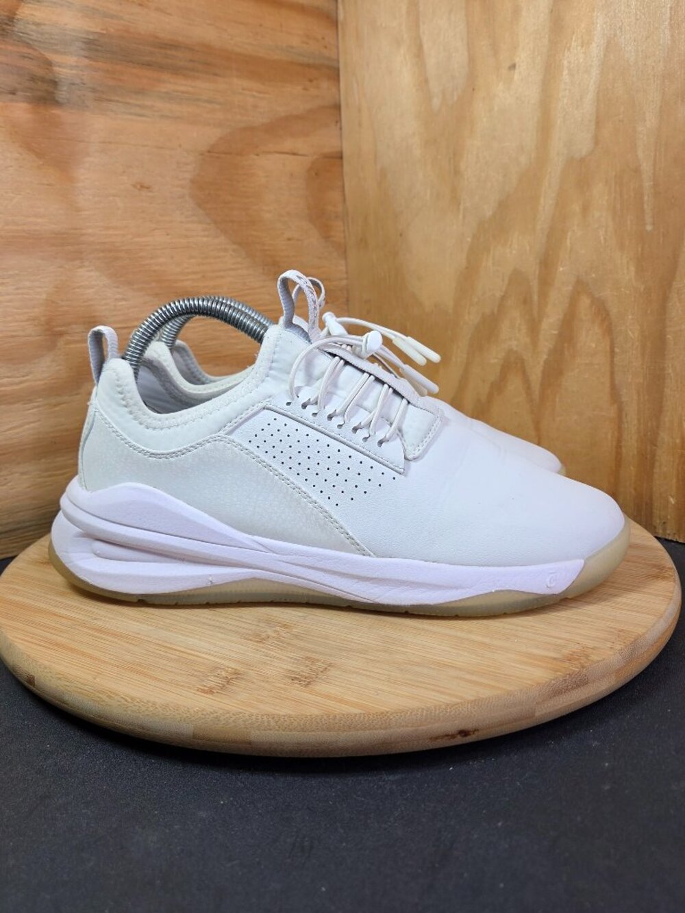 Clove Classic Womens White Nursing Shoes Sneakers Size 8.5